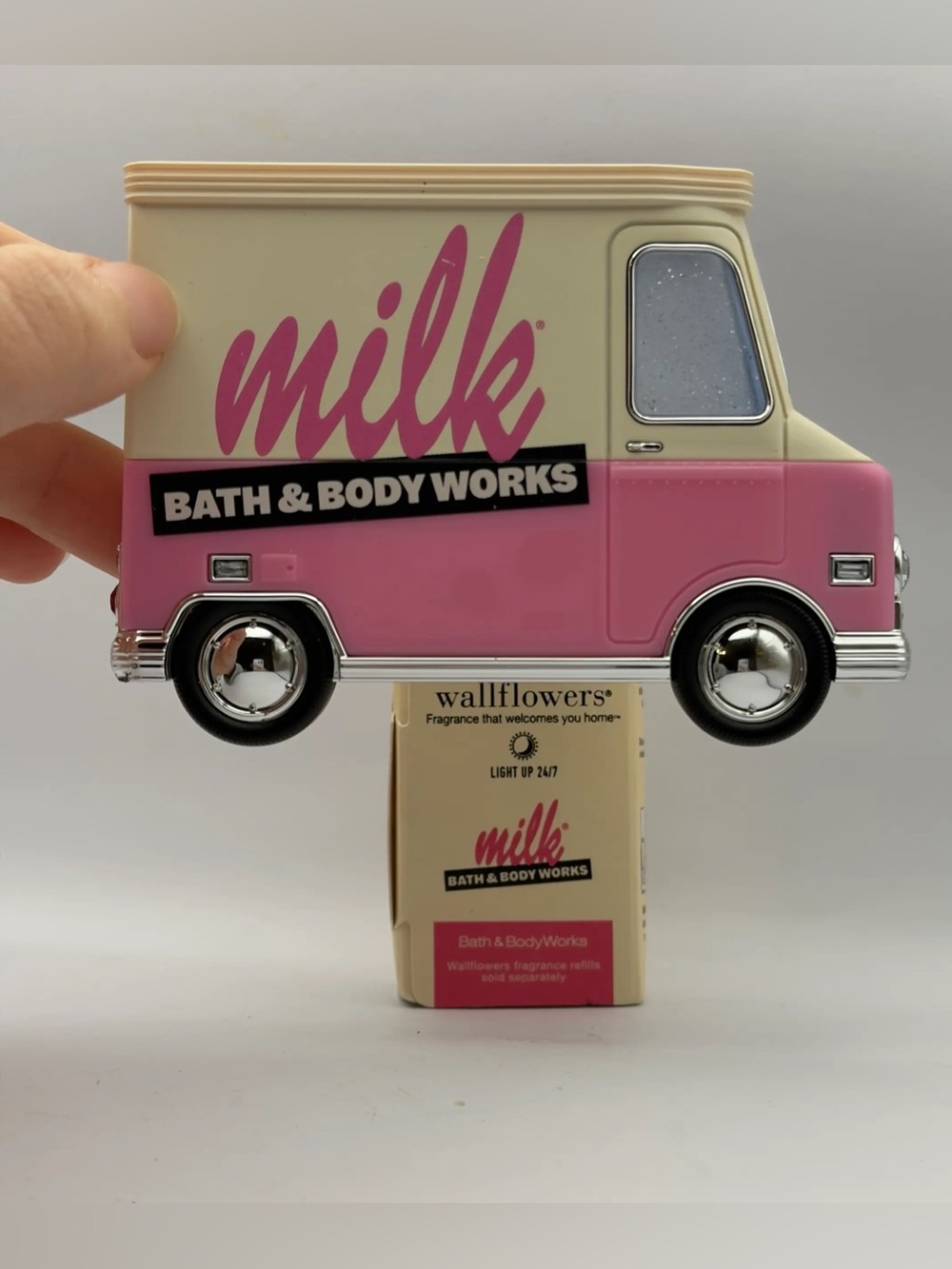 🆕RARE Bath & Body Works Milk Wallflowers Fragrance Plug-In